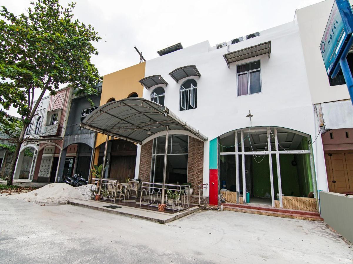 Oyo 90897 Hotel Sepupu Satria Pekanbaru Zewnętrze zdjęcie