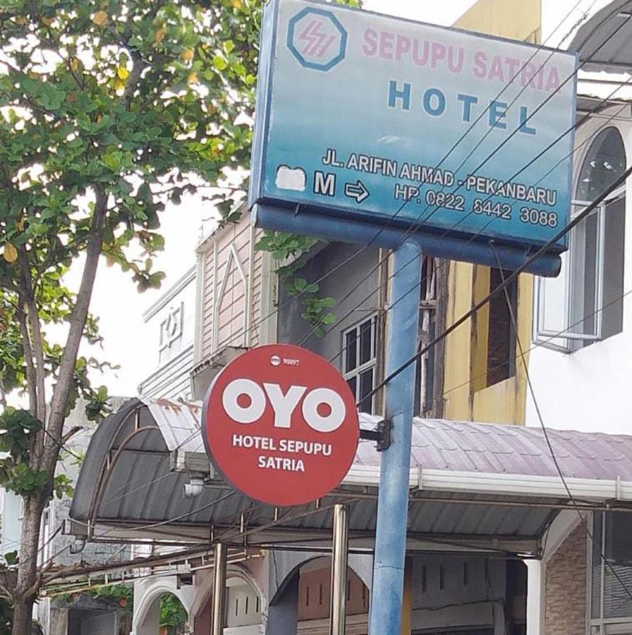 Oyo 90897 Hotel Sepupu Satria Pekanbaru Zewnętrze zdjęcie